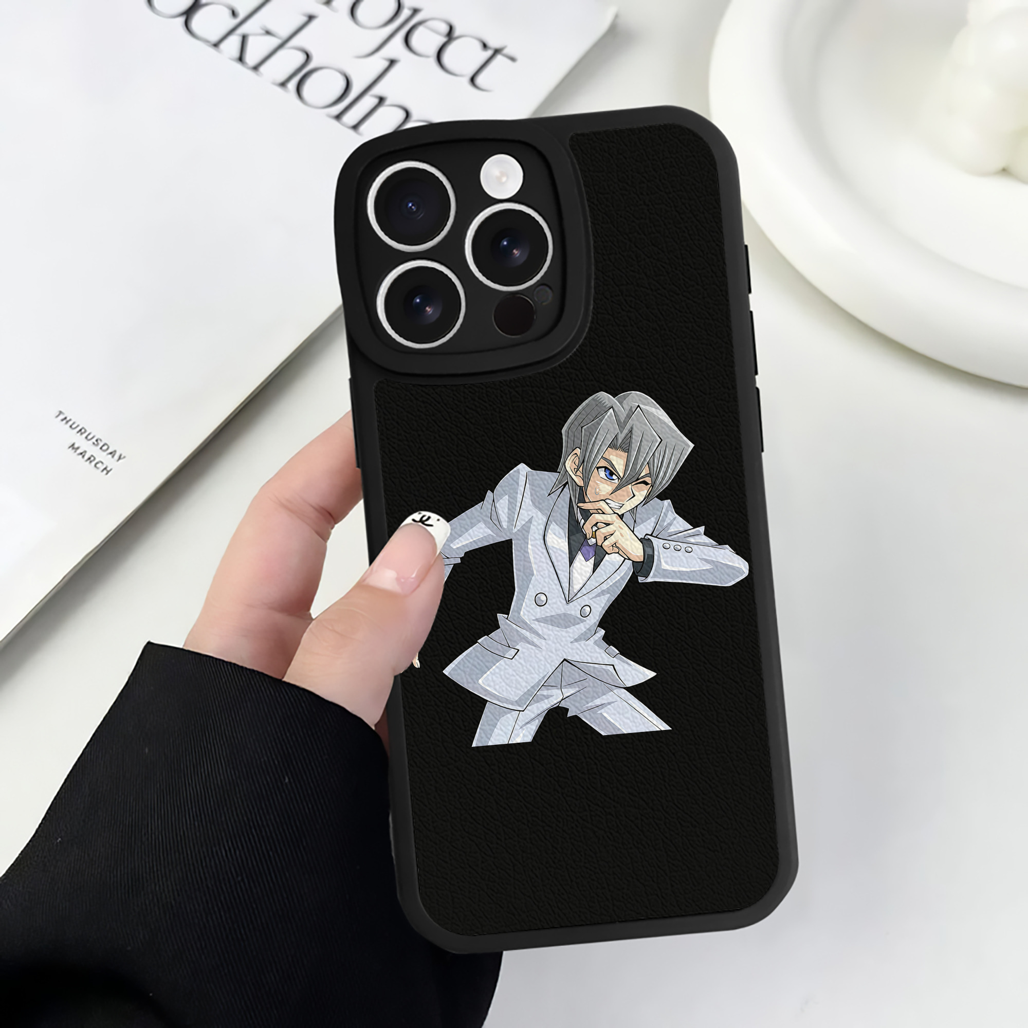 （画像用） 遊☆戯☆王 Yu-Gi-Oh! 【iPhone 16シリーズ対応】シリコンスマホケース（レザー調） 材質：シリコン